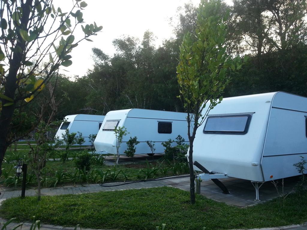 Kenting Houbihu Camping Car B&B Longshui Bagian luar foto
