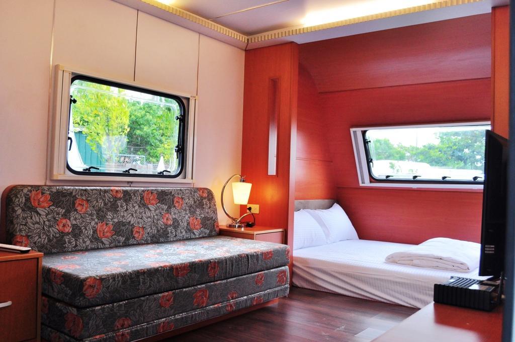 Kenting Houbihu Camping Car B&B Longshui Bagian luar foto