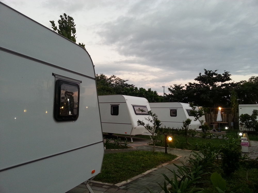 Kenting Houbihu Camping Car B&B Longshui Bagian luar foto